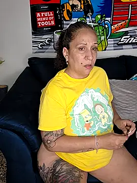 ladycreamypr2 online show from April 15, 2026, 6:45 pm