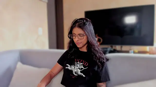 mariana lopez1 online show from September 18, 2025, 8:34 pm