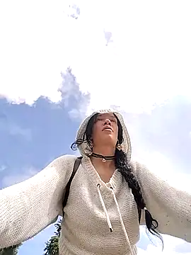 rebekka simpson online show from November 13, 2025, 2:32 pm