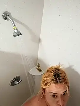 allissonw13 online show from April 3, 2026, 5:36 am