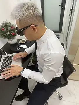 harrylouis1357 online show from January 7, 2026, 11:15 am