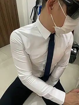 harrylouis1357 online show from March 12, 2025, 1:30 pm