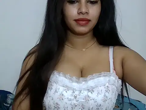 Snapshot of sparkling_queen chatting on March 1, 2025, 2:48 am sparkling queen online show from March 1, 2025, 2:48 am