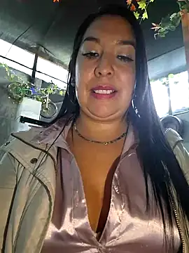 Snapshot of Bella_keny chatting on February 15, 2025, 10:21 pm Bella keny online show from February 15, 2025, 10:21 pm
