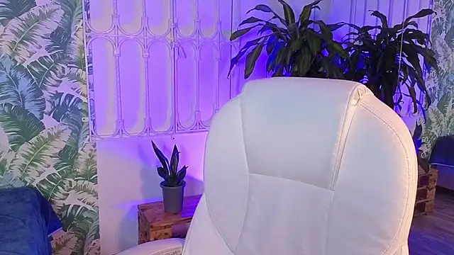 Snapshot of cute_hollywood chatting on June 3, 2026, 7:51 pm cute hollywood online show from June 3, 2026, 7:51 pm