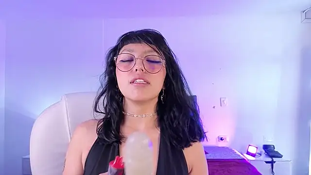 Snapshot of cute_hollywood chatting on April 19, 2026, 6:43 pm cute hollywood online show from April 19, 2026, 6:43 pm