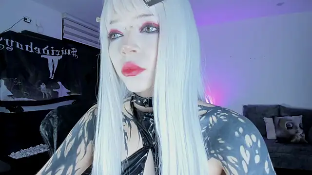 Snapshot of SophieHill_gh chatting on June 11, 2026, 12:32 am SophieHill gh online show from June 11, 2026, 12:32 am