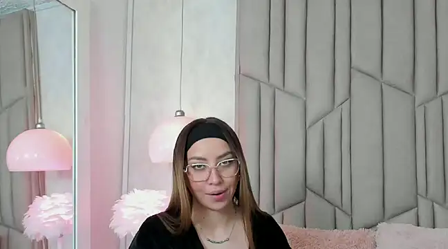 Snapshot of AudreyElla chatting on January 16, 2025, 6:35 am AudreyElla online show from January 16, 2025, 6:35 am