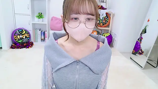 chihiro ri online show from October 27, 2025, 5:03 pm