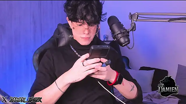 cinnamon boyxxx online show from September 19, 2025, 2:26 am