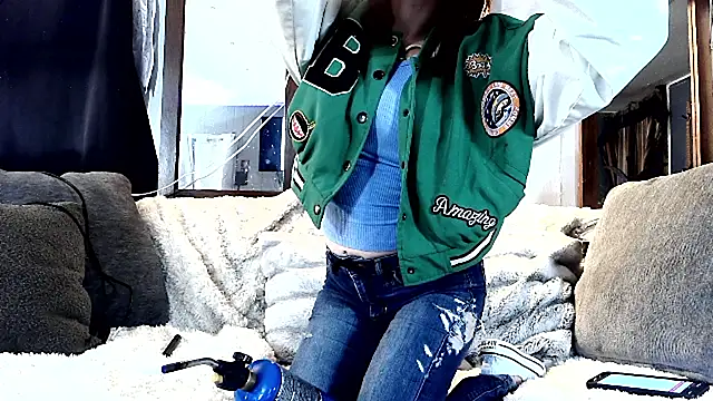 Snapshot of Genevieve143 chatting on May 8, 2026, 9:35 am Genevieve143 online show from May 8, 2026, 9:35 am
