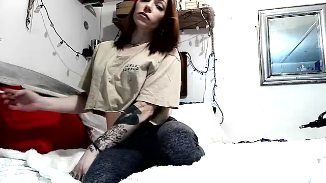 Snapshot of Genevieve143 chatting on April 26, 2026, 7:22 pm Genevieve143 online show from April 26, 2026, 7:22 pm