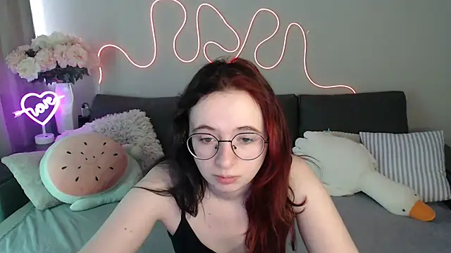 Snapshot of Mini_Diva chatting on June 24, 2026, 8:13 am Mini Diva online show from June 24, 2026, 8:13 am