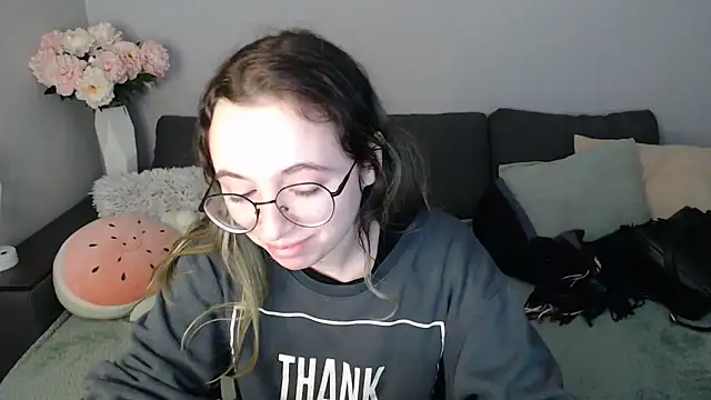 Mini Diva online show from November 1, 2025, 9:25 am