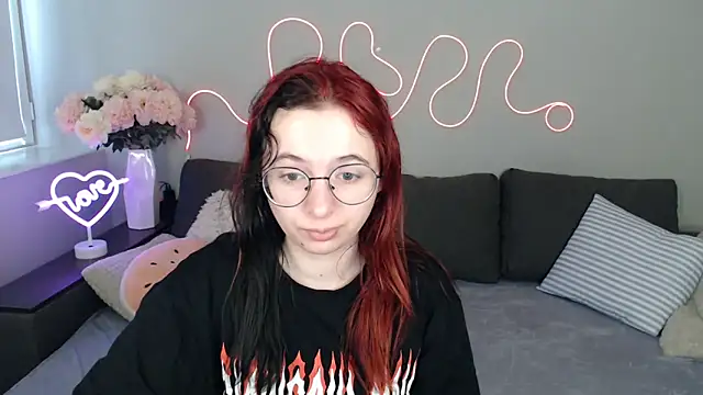 Mini Diva online show from November 11, 2025, 9:15 am