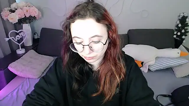 Mini Diva online show from April 4, 2026, 8:54 am