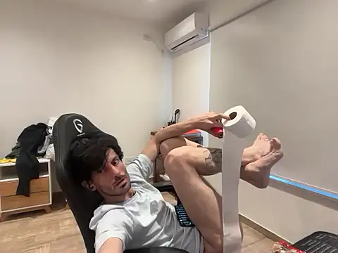 nicolaaaaas online show from October 20, 2025, 6:19 pm