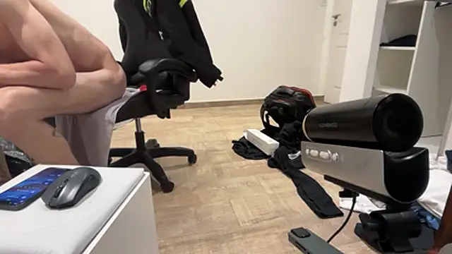 nicolaaaaas online show from November 30, 2025, 10:49 am