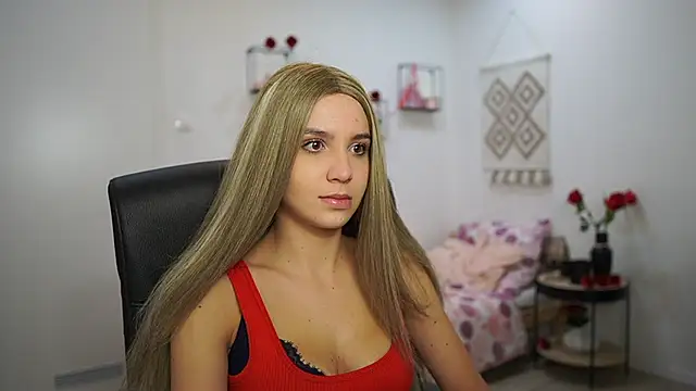 Snapshot of EvelynCage_ chatting on October 20, 2025, 5:35 pm EvelynCage online show from October 20, 2025, 5:35 pm
