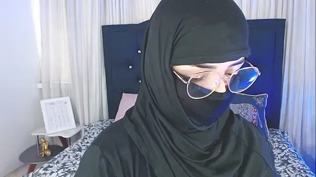 Uzra hayed online show from November 12, 2025, 7:51 pm