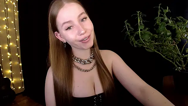 Snapshot of SindiWatsoon chatting on October 13, 2025, 12:18 pm SindiWatsoon online show from October 13, 2025, 12:18 pm