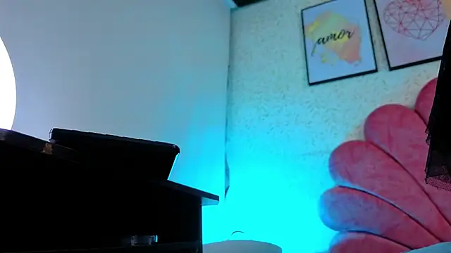 Snapshot of luly_pink chatting on June 24, 2026, 4:33 am luly pink online show from June 24, 2026, 4:33 am