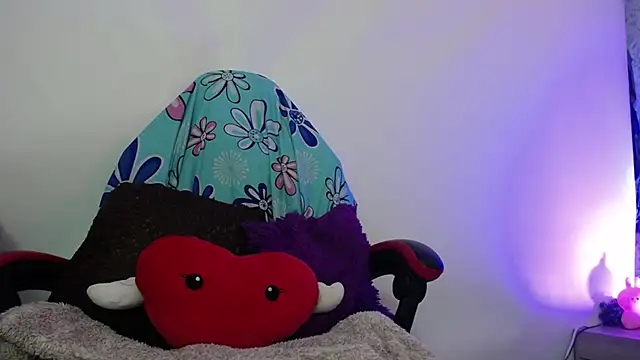 luly pink online show from February 7, 2026, 4:09 am