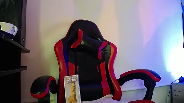 luly pink online show from November 5, 2025, 4:04 am