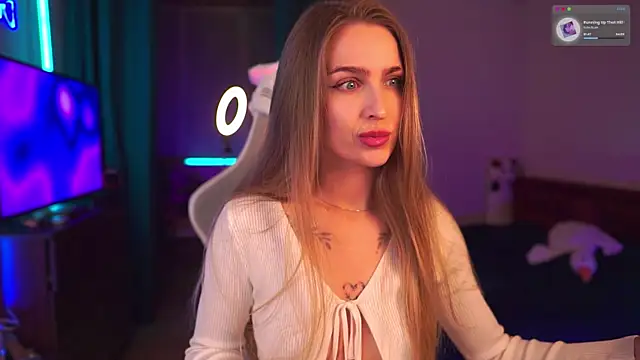 Kamila icee online show from November 25, 2025, 8:20 pm