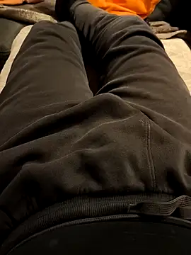 onbifeet online show from April 17, 2026, 8:33 pm