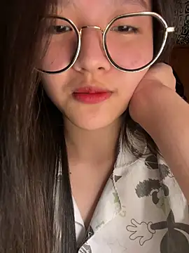 Krixxi22 online show from November 6, 2025, 2:21 pm