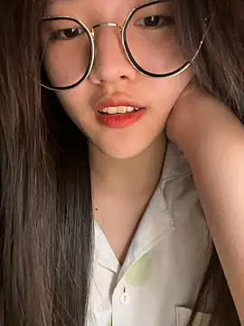 Krixxi22 online show from November 20, 2025, 2:29 pm