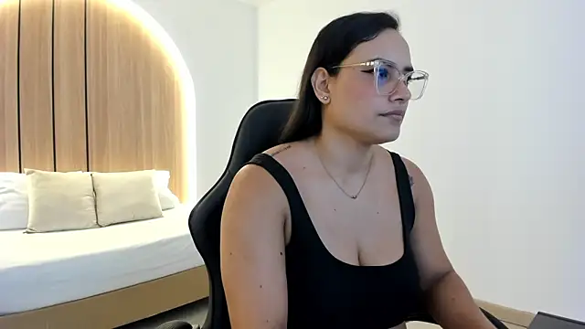 zoe danae  online show from October 6, 2025, 12:17 pm