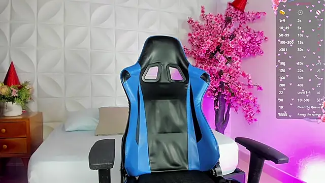 cloe yeraldy  online show from December 19, 2025, 2:26 am