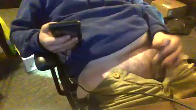 daddysmalldick502 online show from April 13, 2026, 1:59 pm