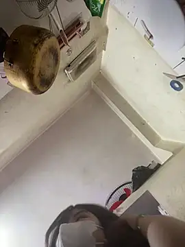 HoneyBuns 05 online show from February 11, 2025, 5:18 pm