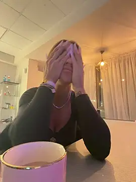 LovingBlondie online show from February 9, 2026, 3:59 am