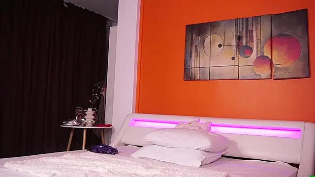 LovingBlondie online show from October 30, 2025, 4:48 pm