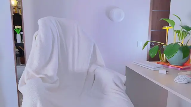 Miarouss3 online show from March 19, 2025, 3:08 pm