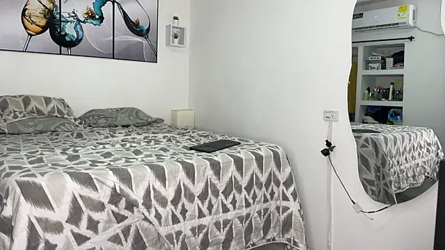 wendy alejo1712 online show from September 24, 2025, 12:40 am