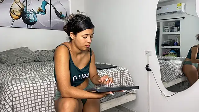 wendy alejo1712 online show from November 8, 2025, 10:24 pm