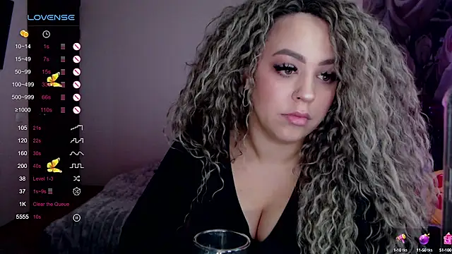 Snapshot of _Just_a_queen_3 chatting on March 3, 2025, 6:35 pm Just a queen 3 online show from March 3, 2025, 6:35 pm