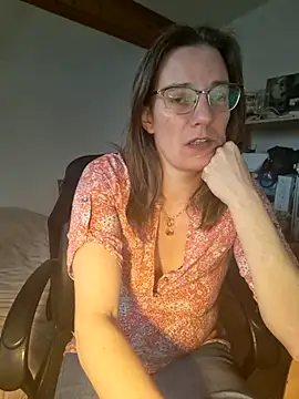 Snapshot of SpiceLea chatting on February 18, 2025, 12:28 pm SpiceLea online show from February 18, 2025, 12:28 pm