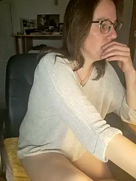 Snapshot of SpiceLea chatting on January 29, 2025, 5:56 pm SpiceLea online show from January 29, 2025, 5:56 pm