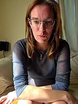Snapshot of SpiceLea chatting on September 16, 2025, 10:16 am SpiceLea online show from September 16, 2025, 10:16 am