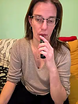 Snapshot of SpiceLea chatting on November 5, 2025, 2:09 pm SpiceLea online show from November 5, 2025, 2:09 pm