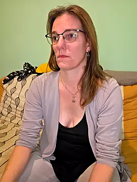 Snapshot of SpiceLea chatting on November 14, 2025, 3:05 pm SpiceLea online show from November 14, 2025, 3:05 pm