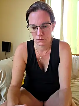 Snapshot of SpiceLea chatting on September 17, 2025, 4:20 pm SpiceLea online show from September 17, 2025, 4:20 pm