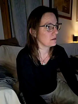 Snapshot of SpiceLea chatting on January 21, 2025, 9:15 pm SpiceLea online show from January 21, 2025, 9:15 pm