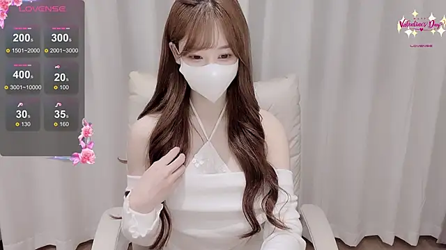 Snapshot of Yuuuuuly chatting on December 1, 2025, 3:13 pm Yuuuuuly online show from December 1, 2025, 3:13 pm